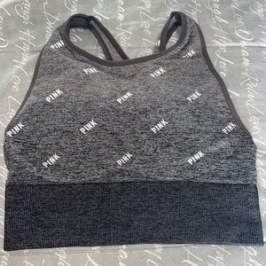 Sports bra ombré grey.